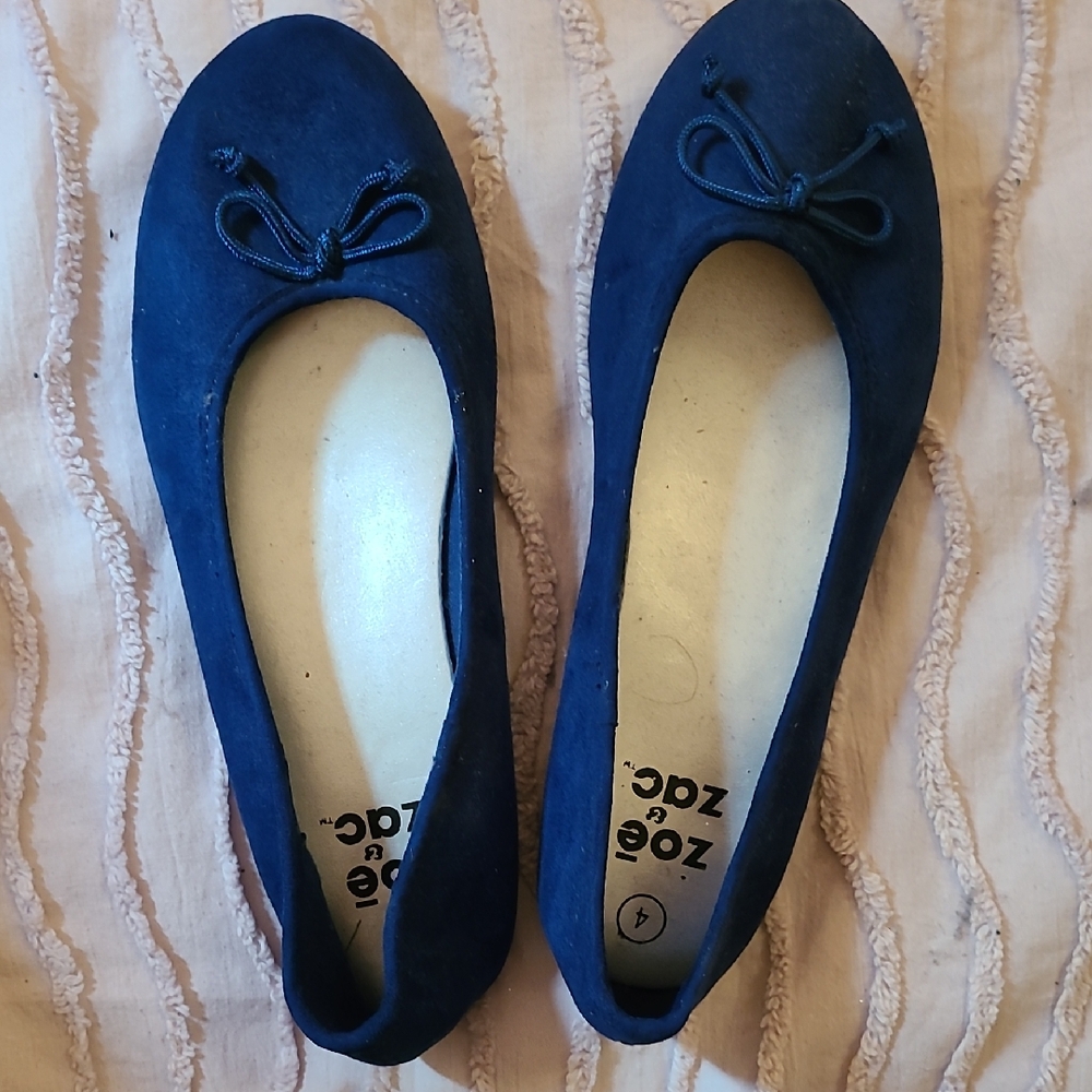 Zoe & Zac Women's Blue Suede Ballet Flats